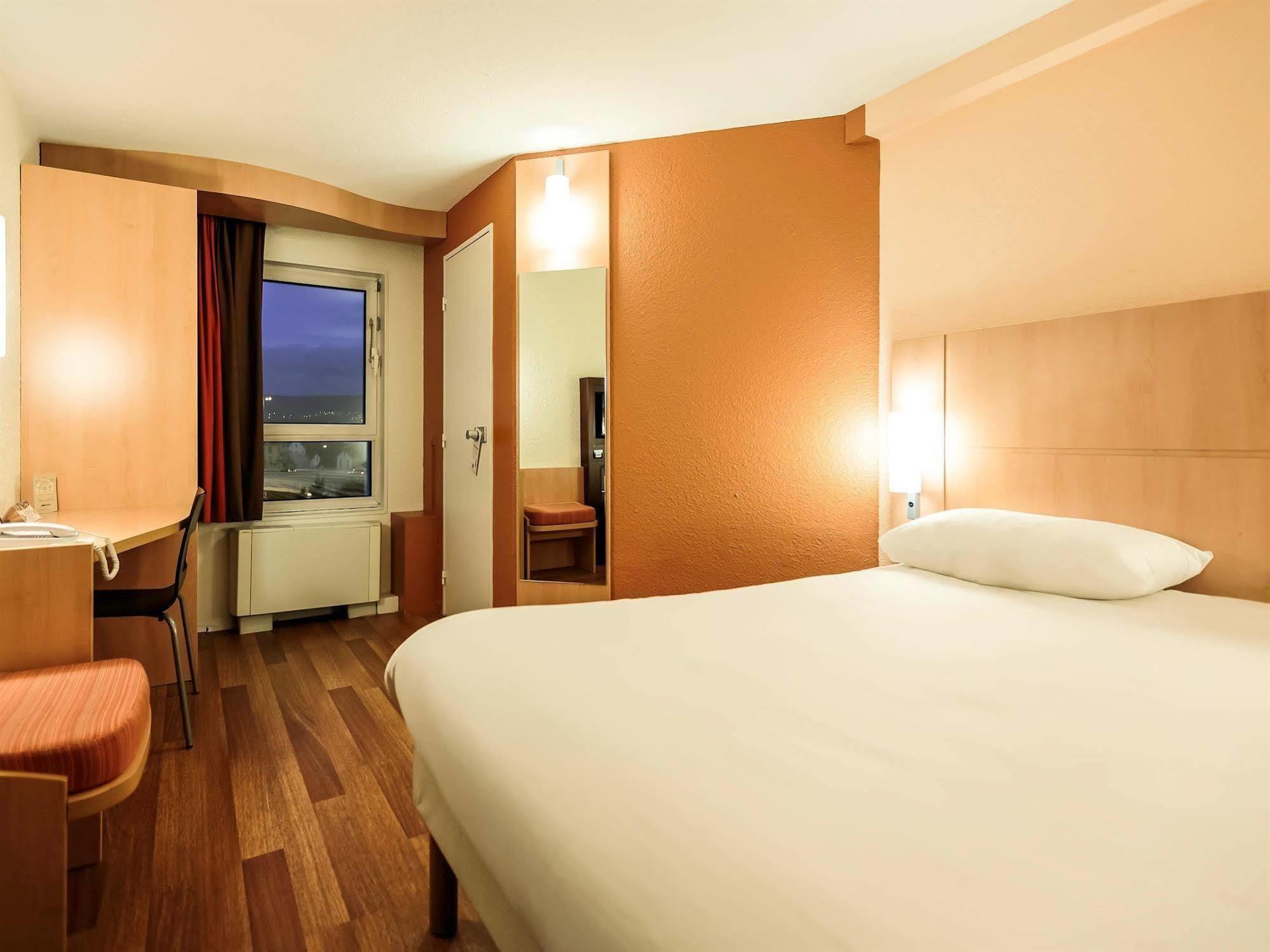 Ibis Clermont Ferrand Sud Herbet Eksteriør bilde